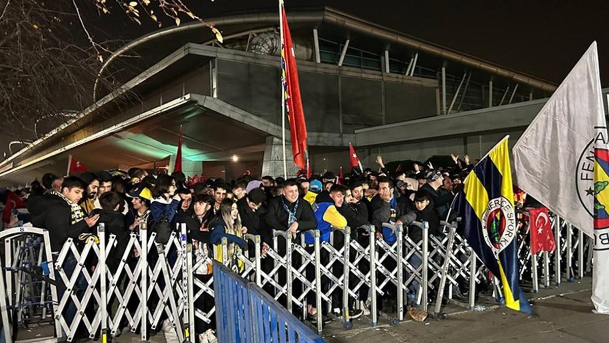 Fenerbahe ma ncesi olay! Baz taraftarlar yaraland