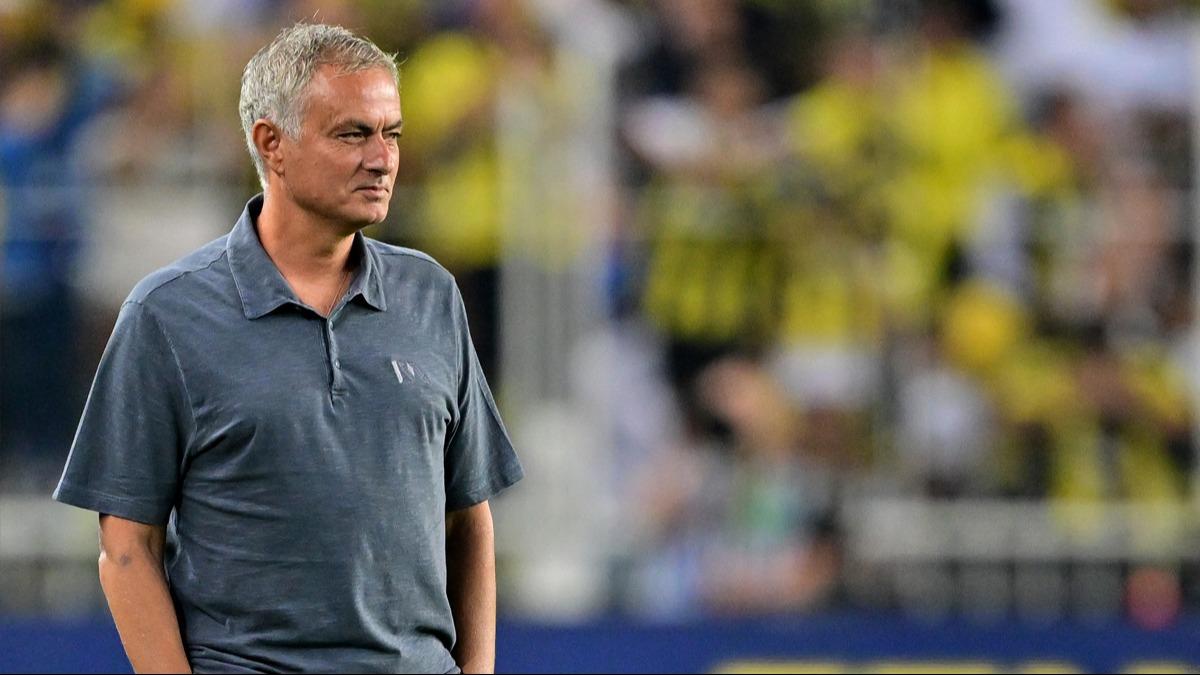 Beklenmedik transfer iddias! ngiliz devinin gz Jose Mourinho'da