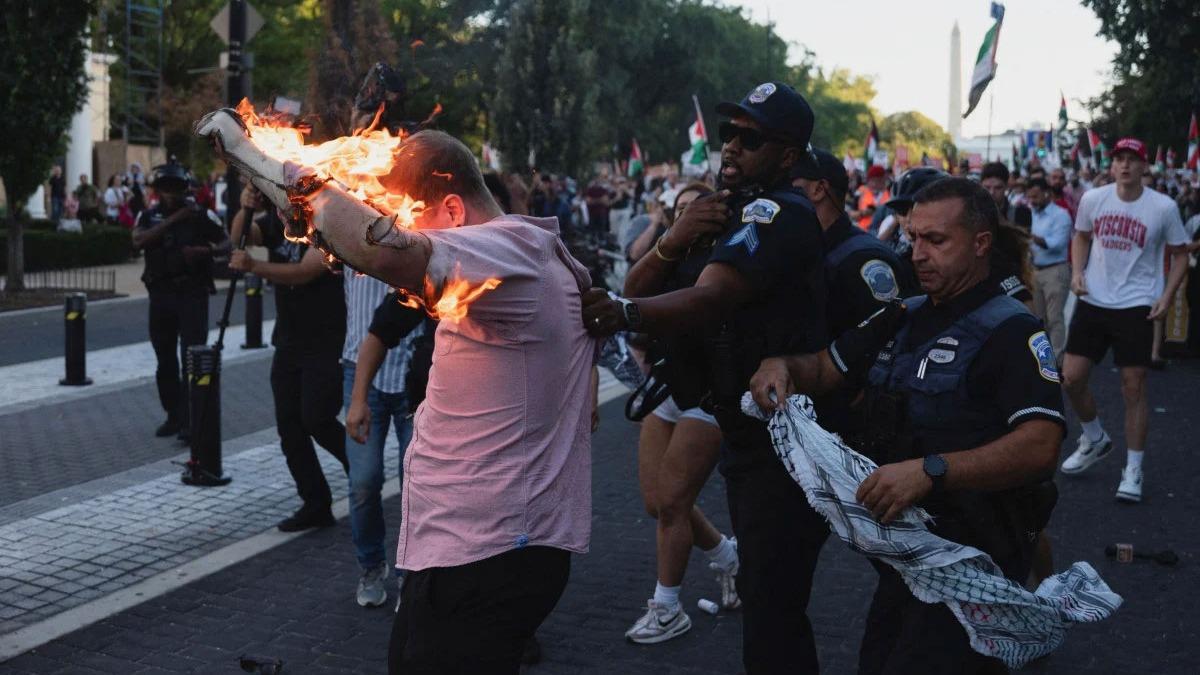 alt gazetenin Gazze ile ilgili yalan haber yapmasna tepki gsteren kii kendini yakmaya alt