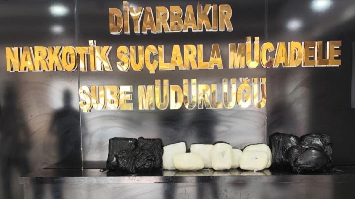 Havalimannda 11 kilo 400 gram skunk ele geirildi: 2 gzalt