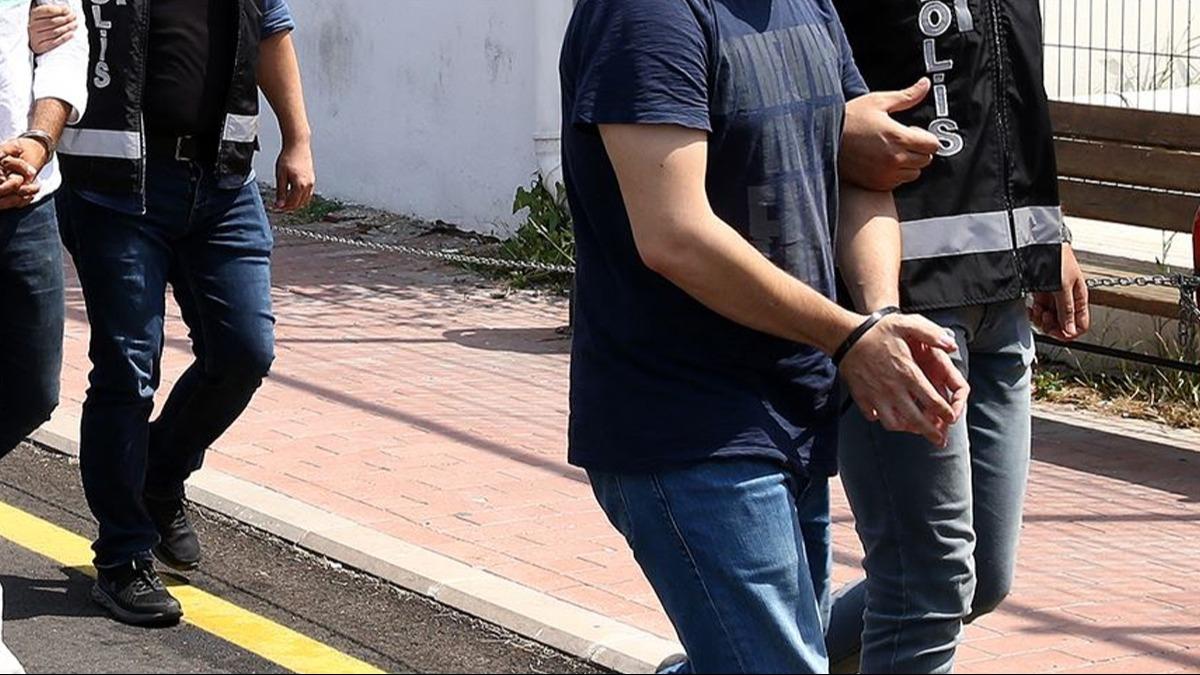 Adana'da silah ve uyuturucu operasyonu: El bombalar ve silahlar ele geirildi