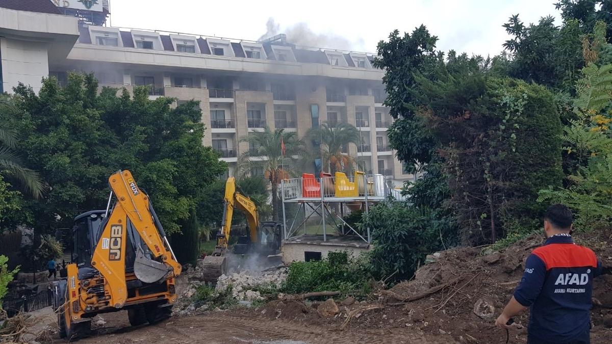 Antalya'da otel yangn! Misafirler balkonlara kt