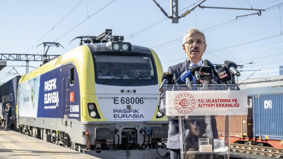 Trkiye'nin ilk zel uluslararas yk treni yola kt! Bakan Uralolu: 1549 kilometre yol kat edecek