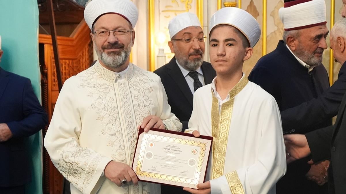 Diyanet leri Bakan Erba, hafzlara icazet belgelerini verdi