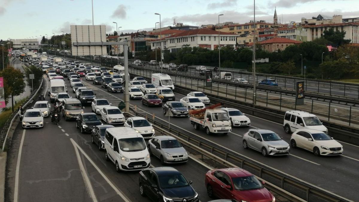 stanbul'da trafik younluu yaand