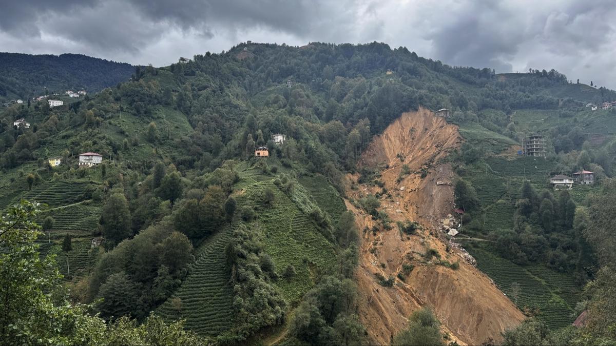 Rize'de heyelan riski nedeniyle 13 ev tahliye edildi 