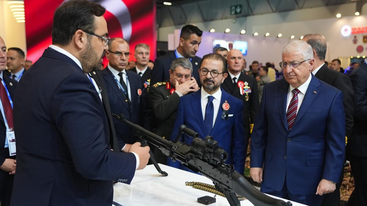 Bakan Gler, SAHA EXPO'yu gezdi
