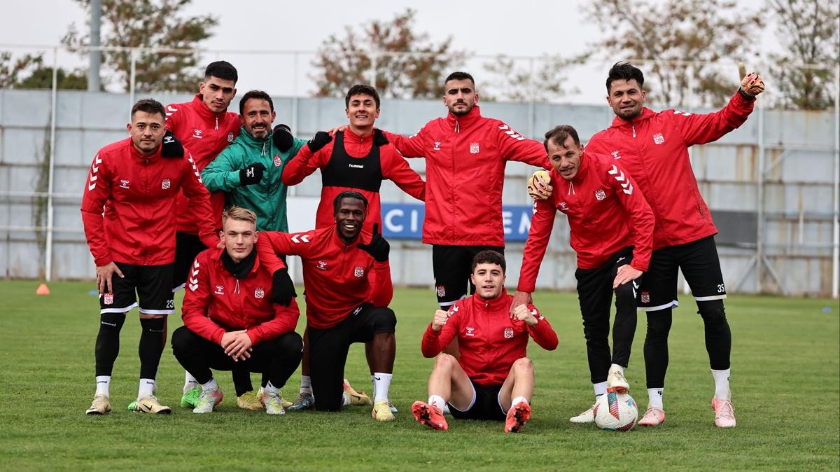 Sivasspor, yarn Adana Demirspor'a konuk olacak 