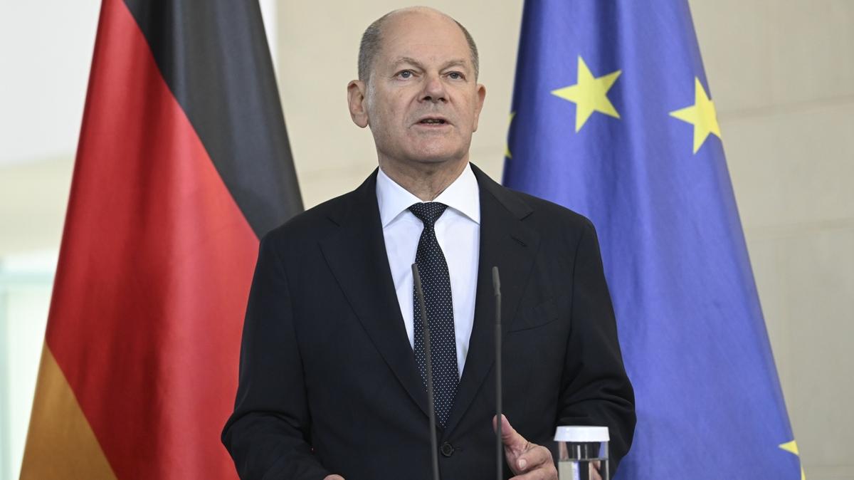 Scholz, Ukrayna'ya NATO kaplarn kapatt