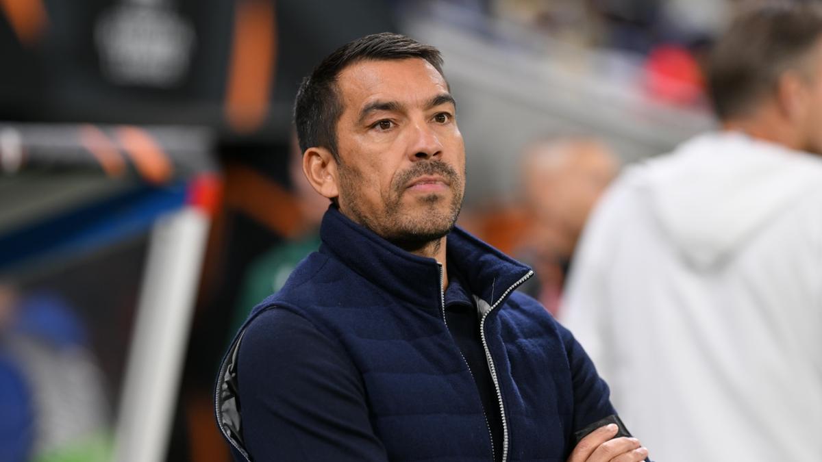 Van Bronckhorst galibiyeti yorumlad: Her mamza 3 puan yazyorum