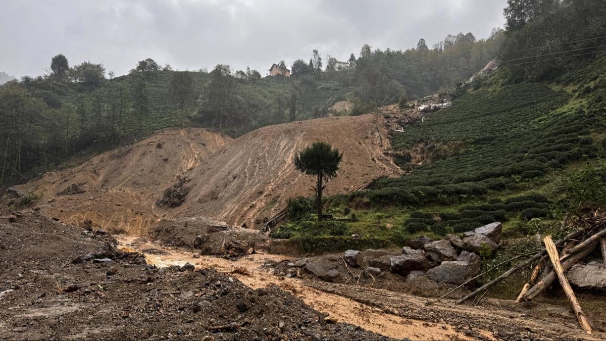 Rize'de iddetli saanak: Baz noktalarda heyelan oldu