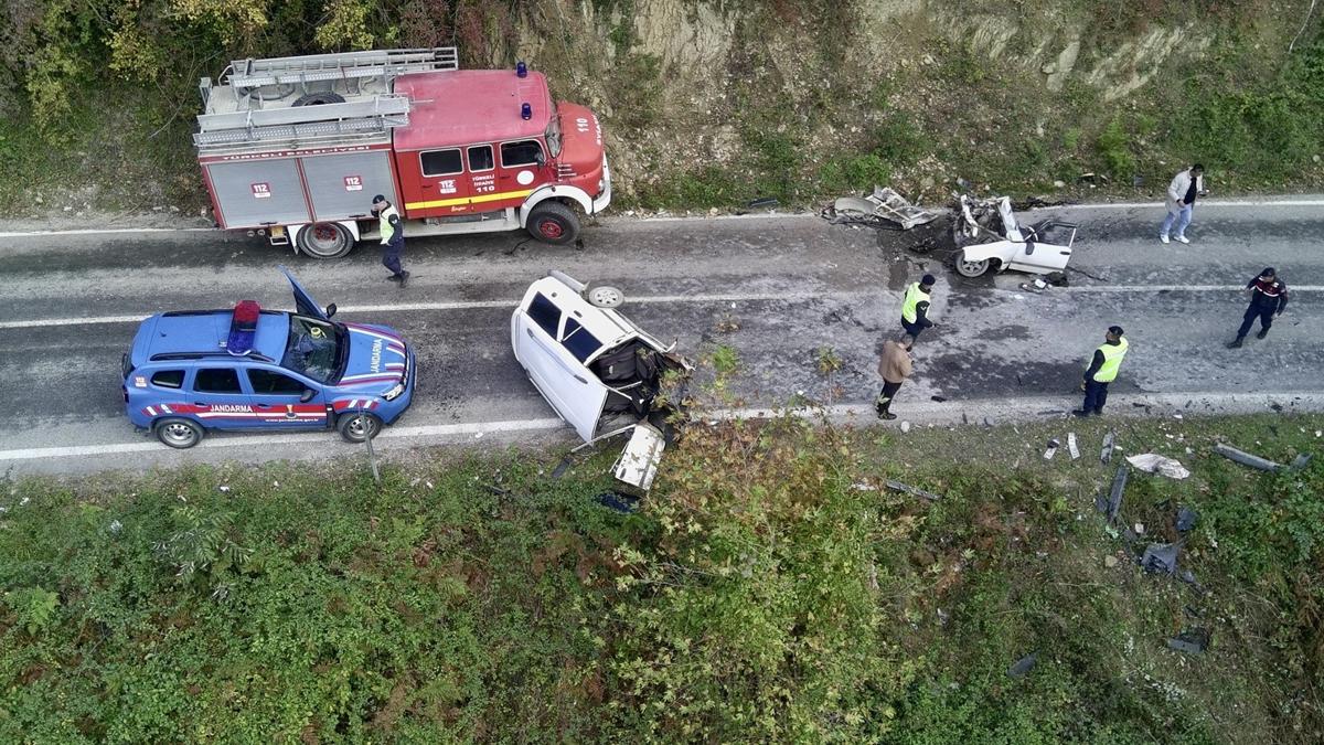 Sinop'ta otomobilin ikiye blnd kaza