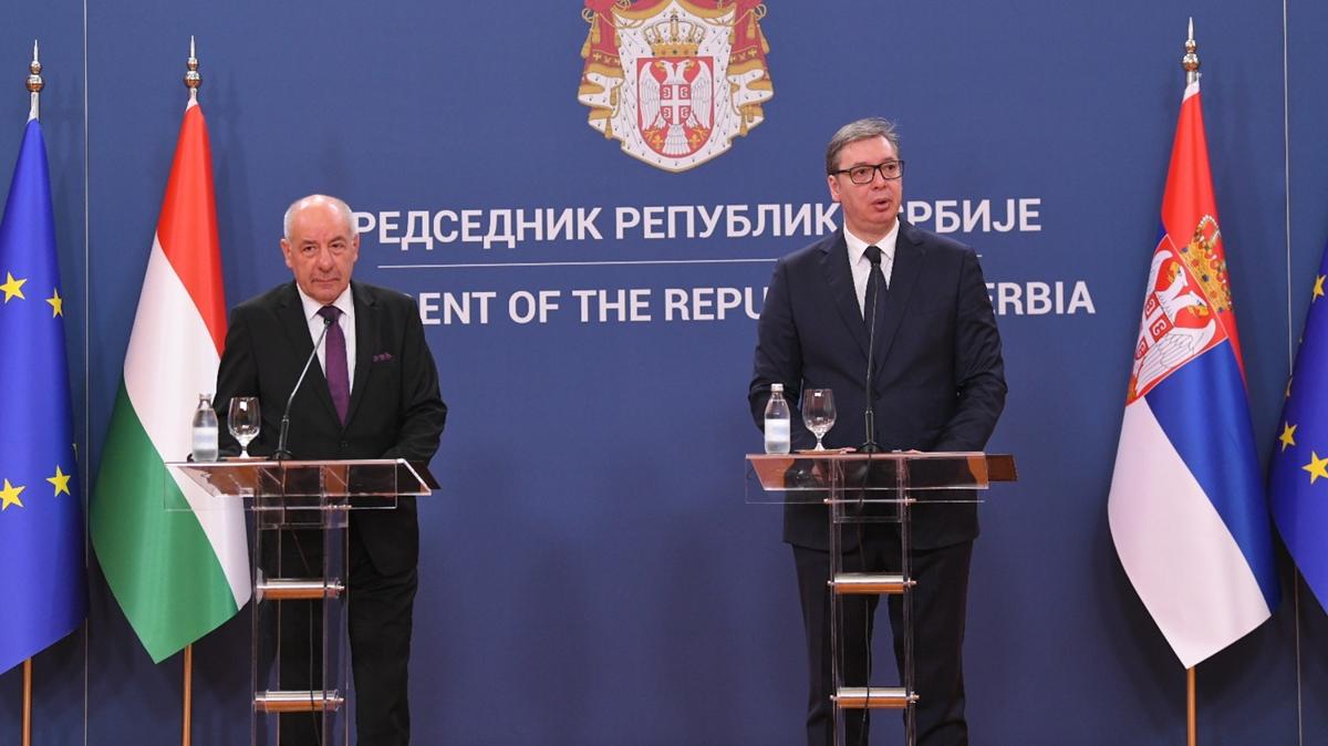Macaristan'dan Srbistan'a AB destei