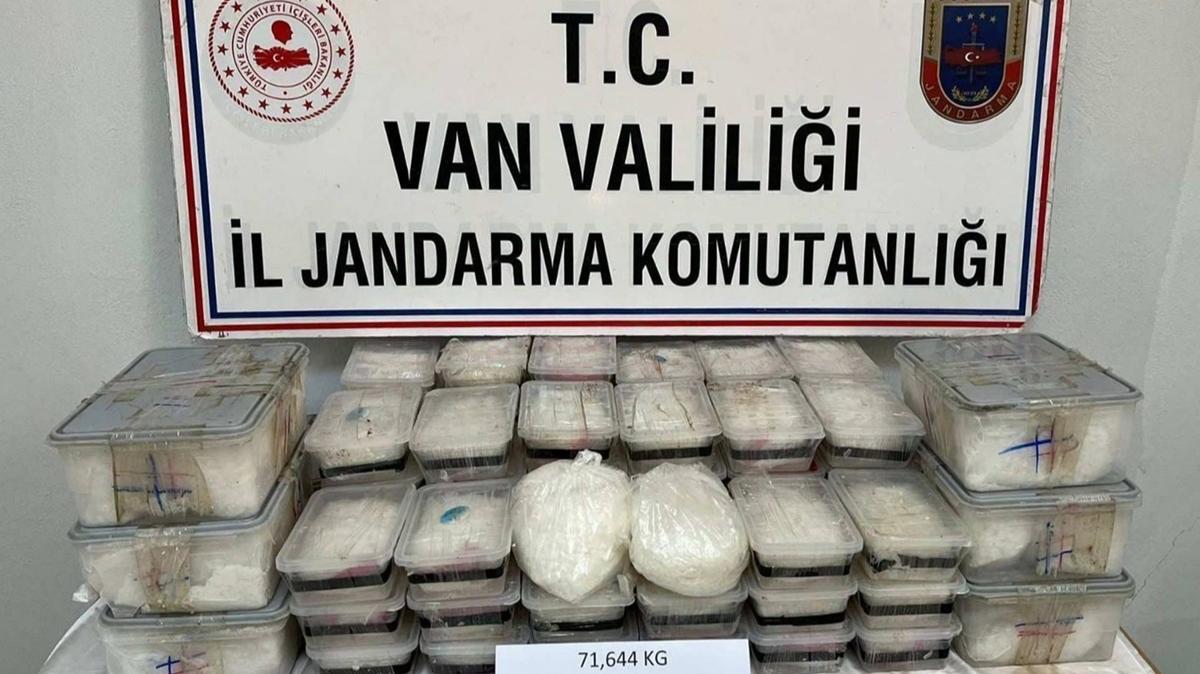 Zehir tacirlerine geit yok! Van'da 71 kilo 629 gram uyuturucu ele geirildi 