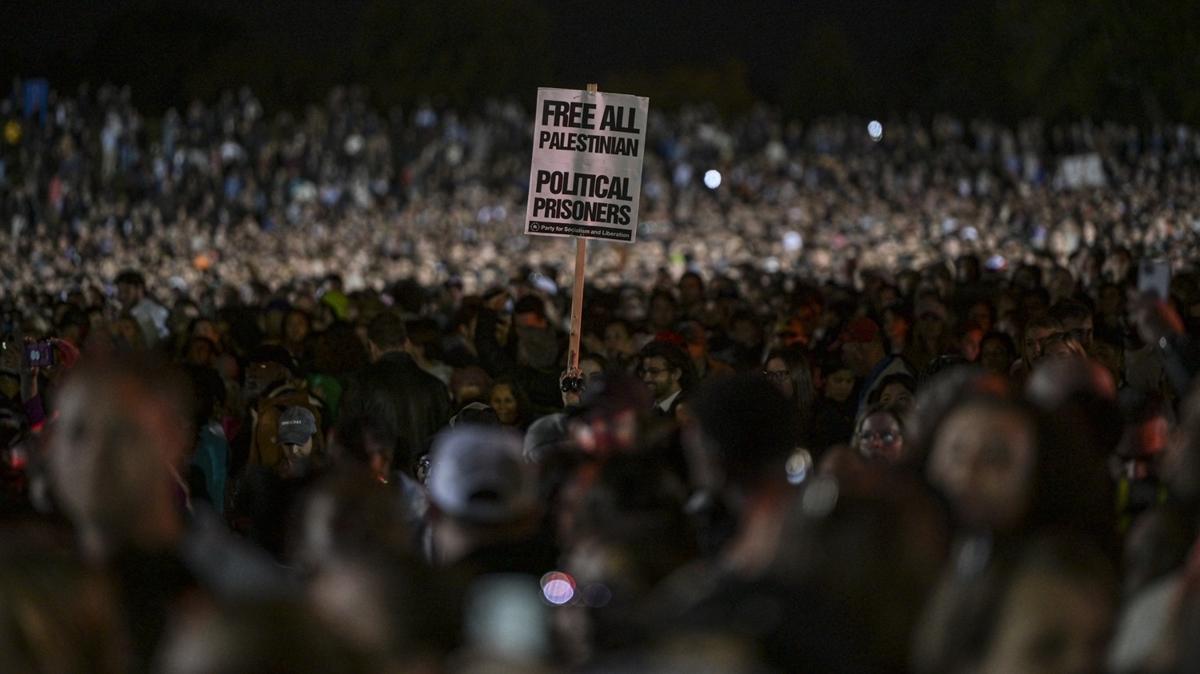Miting srasnda Harris'e Gazze protestosu