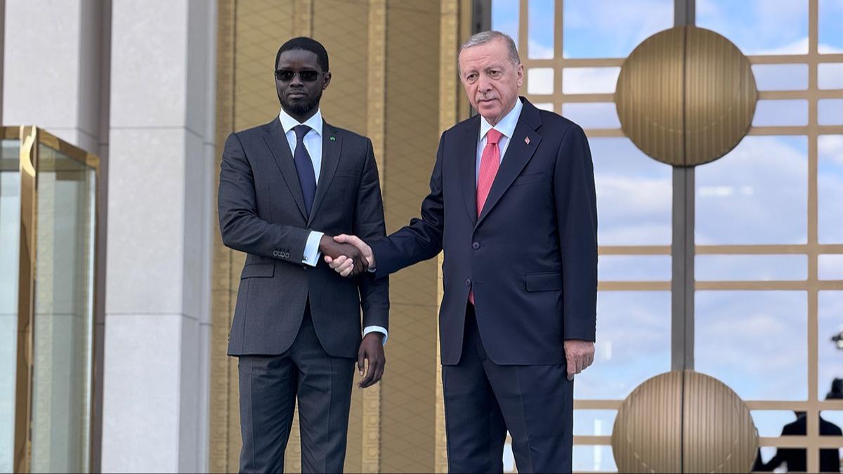 Cumhurbakan Erdoan Senegal Cumhurbakan Faye'yi resmi trenle karlad