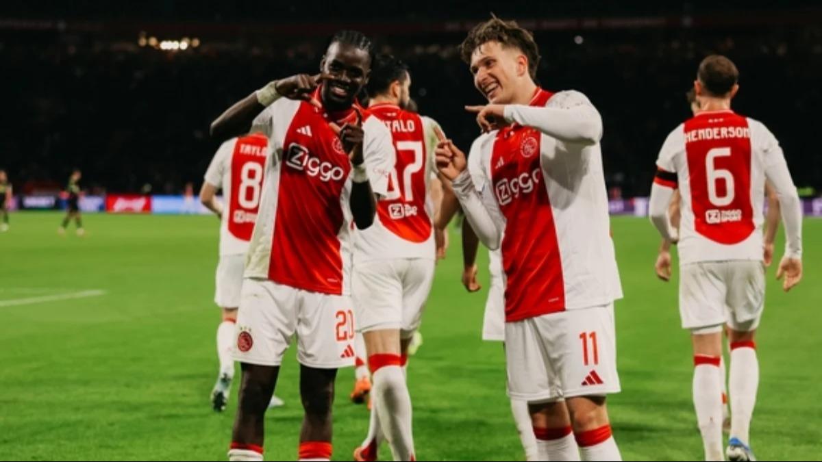 Ajax, PSV'nin serisini bitirdi