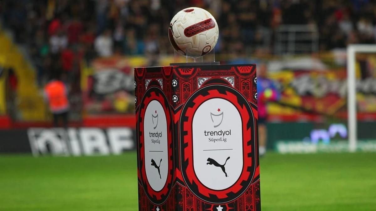 Sper Lig'de istifa karar! Canl yaynda aklad