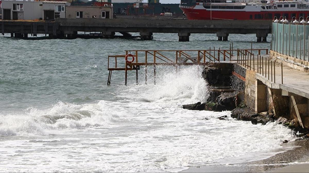 Marmara Denizi'nde ulama poyraz engeli! Limanlarda beklemeye ekildiler