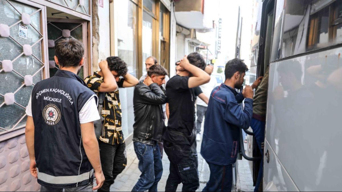 Erzincan'da 'gmen kaaklyla mcadele'de insan kaaklar tutukland