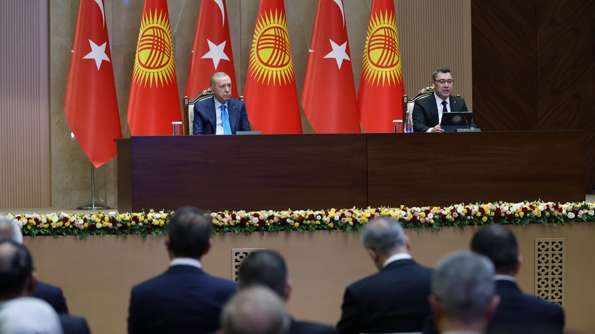 Trkiye'ye olan borlar silindi! Caparov'dan Bakan Erdoan'a teekkr