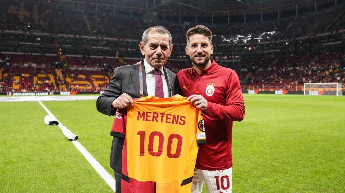 Galatasaray'dan Mertens'e plaket