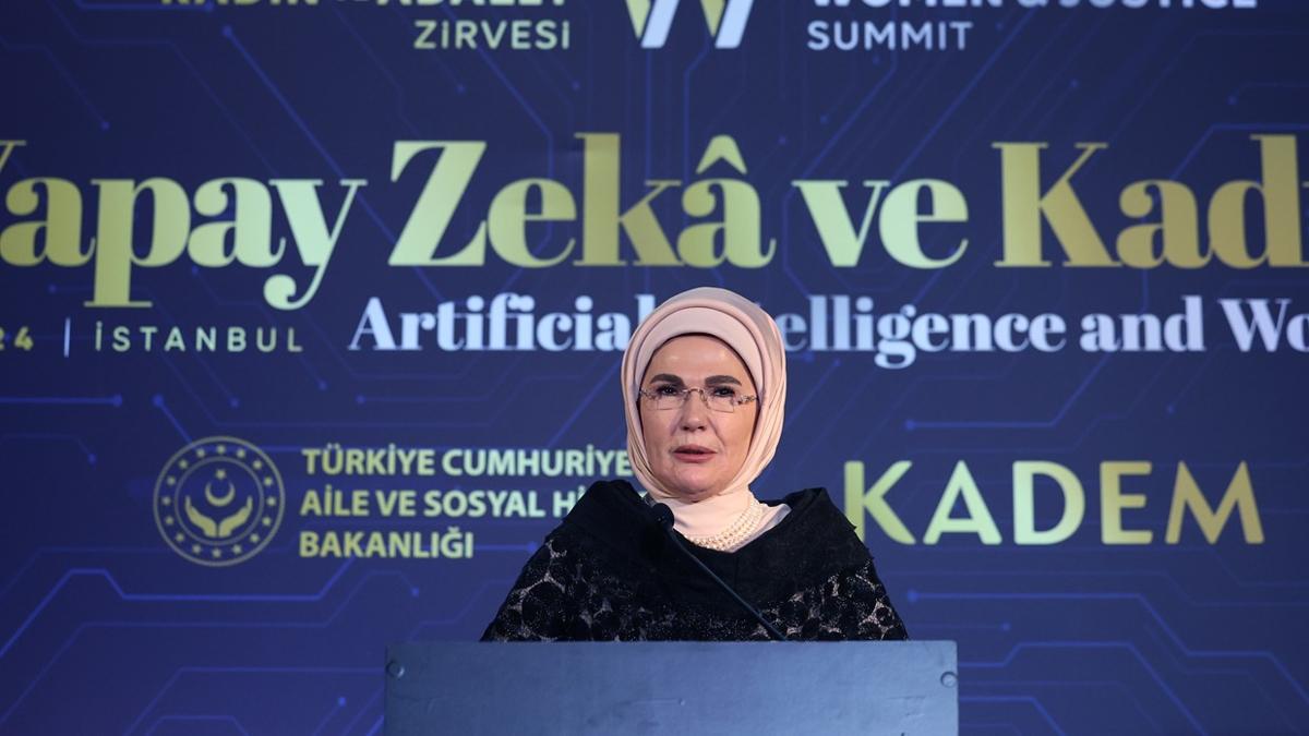 Emine Erdoan: Kadnn geri plana itildii bir sistemin doru ilemesi mmkn deil