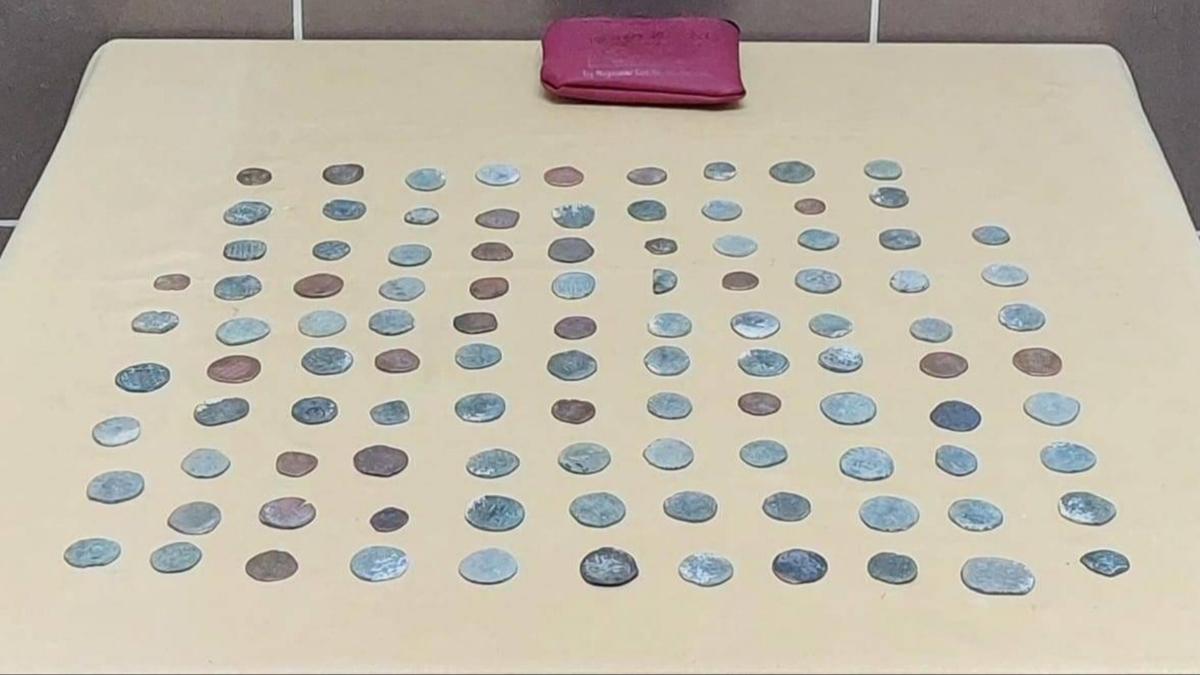 Erzurum'da Bizans dnemine ait 104 sikke ele geirildi