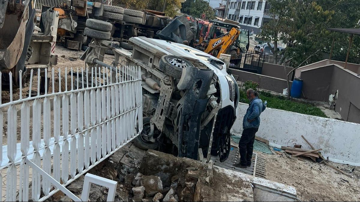 Hatay'da freni patlayan kamyon dehet sat: 4 yaral 