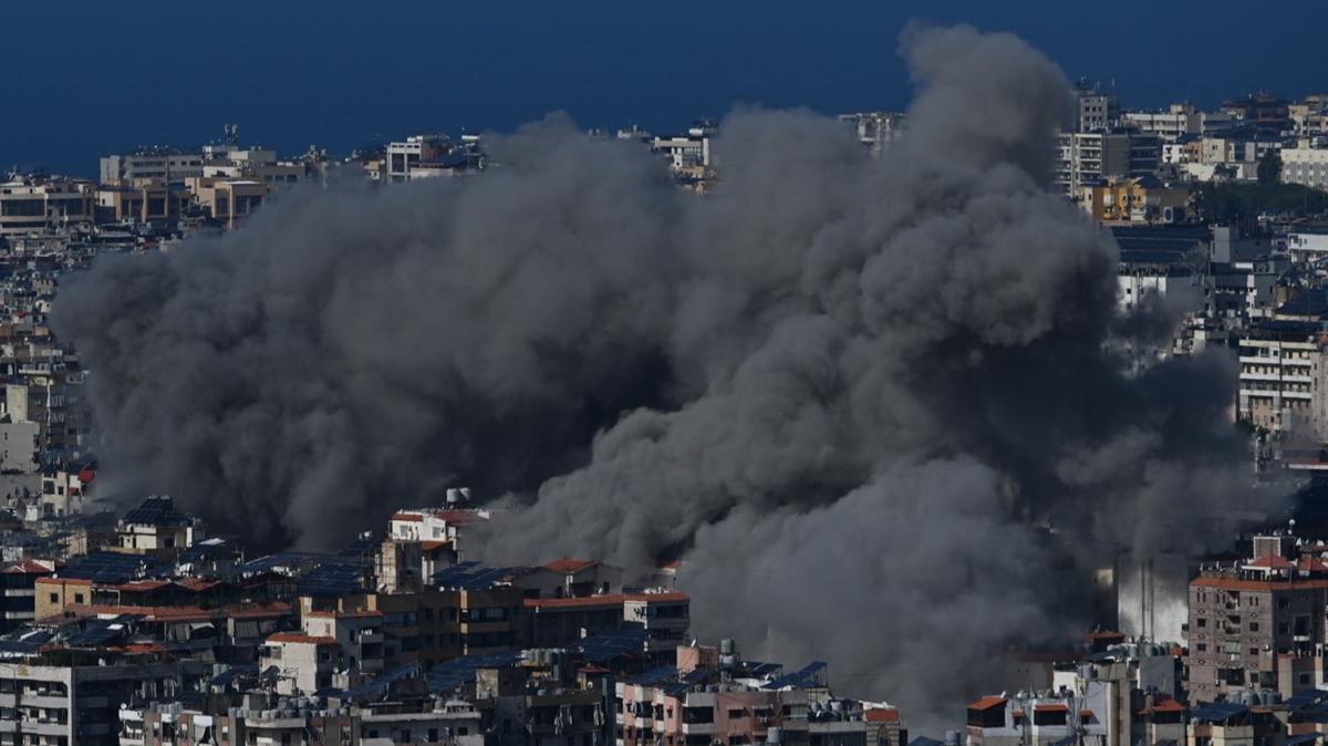 galci srail, Beyrut'a hava saldrlarn srdryor 