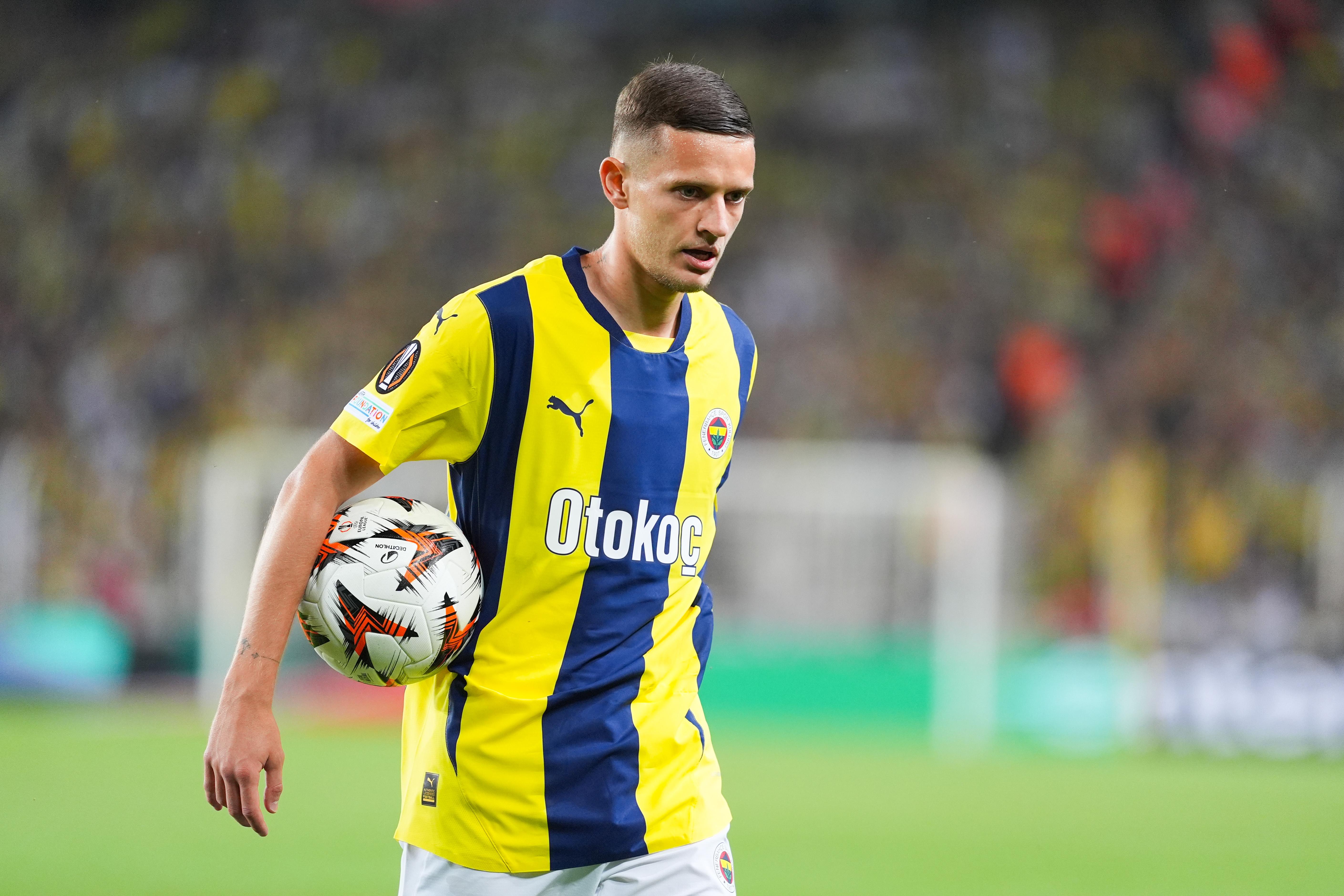 Sebastian Szymanski geçen sezonu mumla arattı