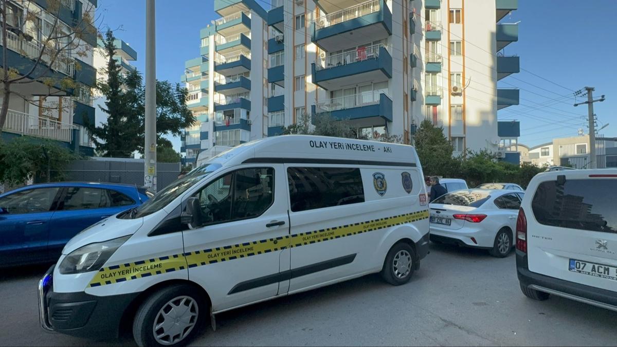 Antalya'da bir evde 3 karde l bulundu