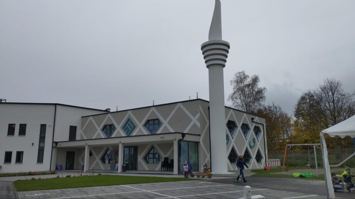 Selden etkilenen katolik kreine kaplarn aan cami Almanya'da takdir toplad