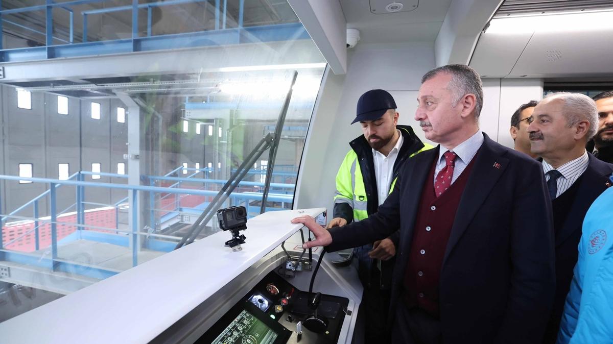 Kocaeli Bykehir Belediye Bakan Bykakn ehrin ilk metrosunda deneme srne katld