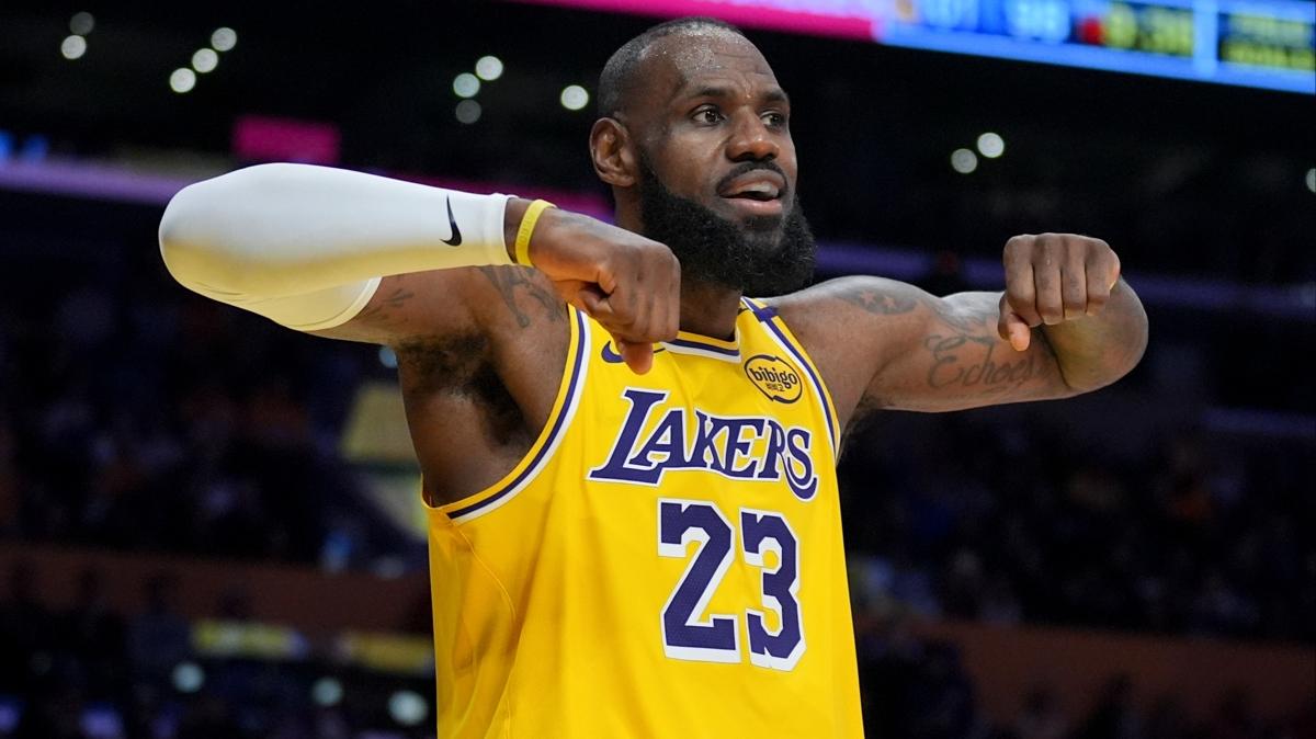 LeBron James basketbolu brakaca tarihi duyurdu