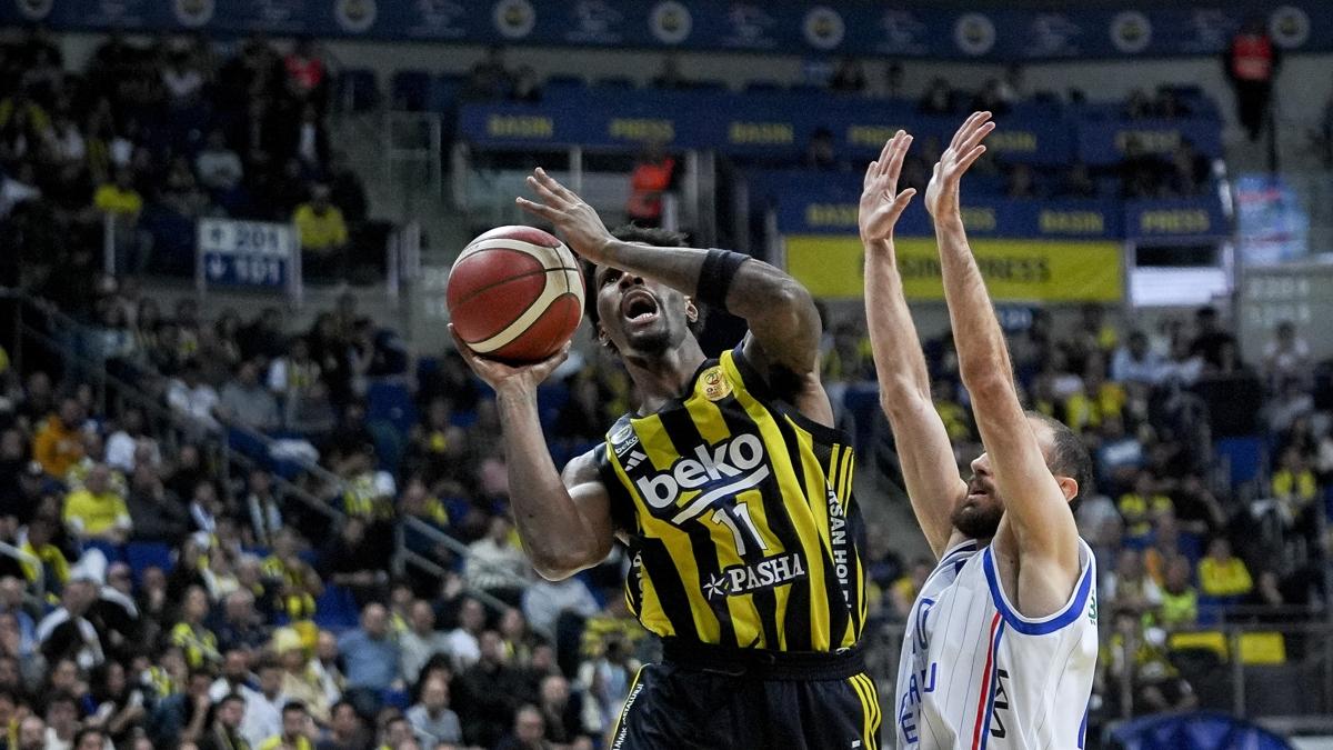 Basketbolda derbiyi Fenerbahe kazand! Anadolu Efes'in serisi bitti