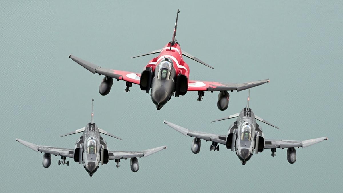 Eskiehir'de ''F-4E Phantom'' uaklarndan yer hedeflerine taarruz eitimi uuu 