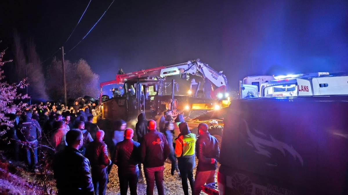 Malatya'da ac olay! Kazaya mdahale eden polislere tr arpt: 1 ehit  