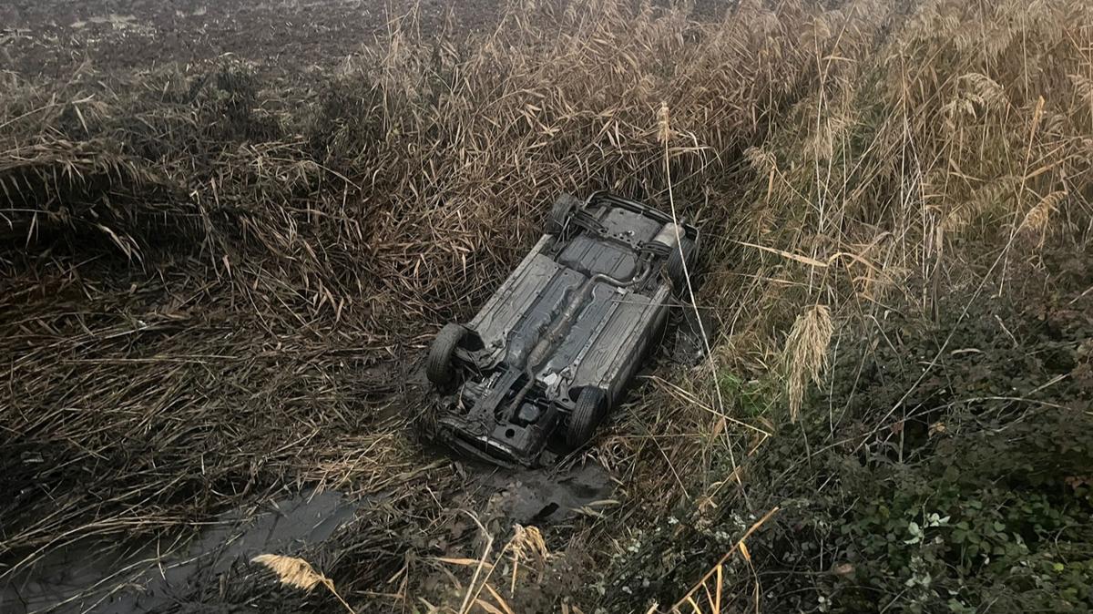 Tokat'ta kanala devrilen otomobildeki emekli polis hayatn kaybetti 