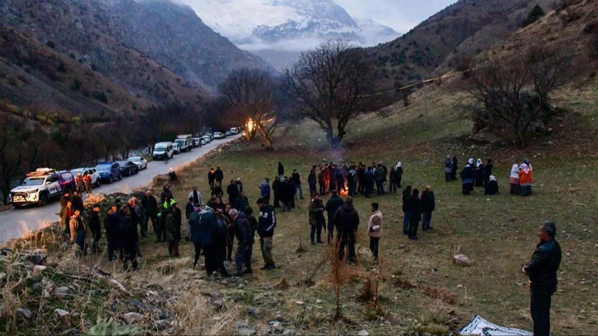 Van'da korkun olay! Dadan kopan kaya paralar canndan etti 