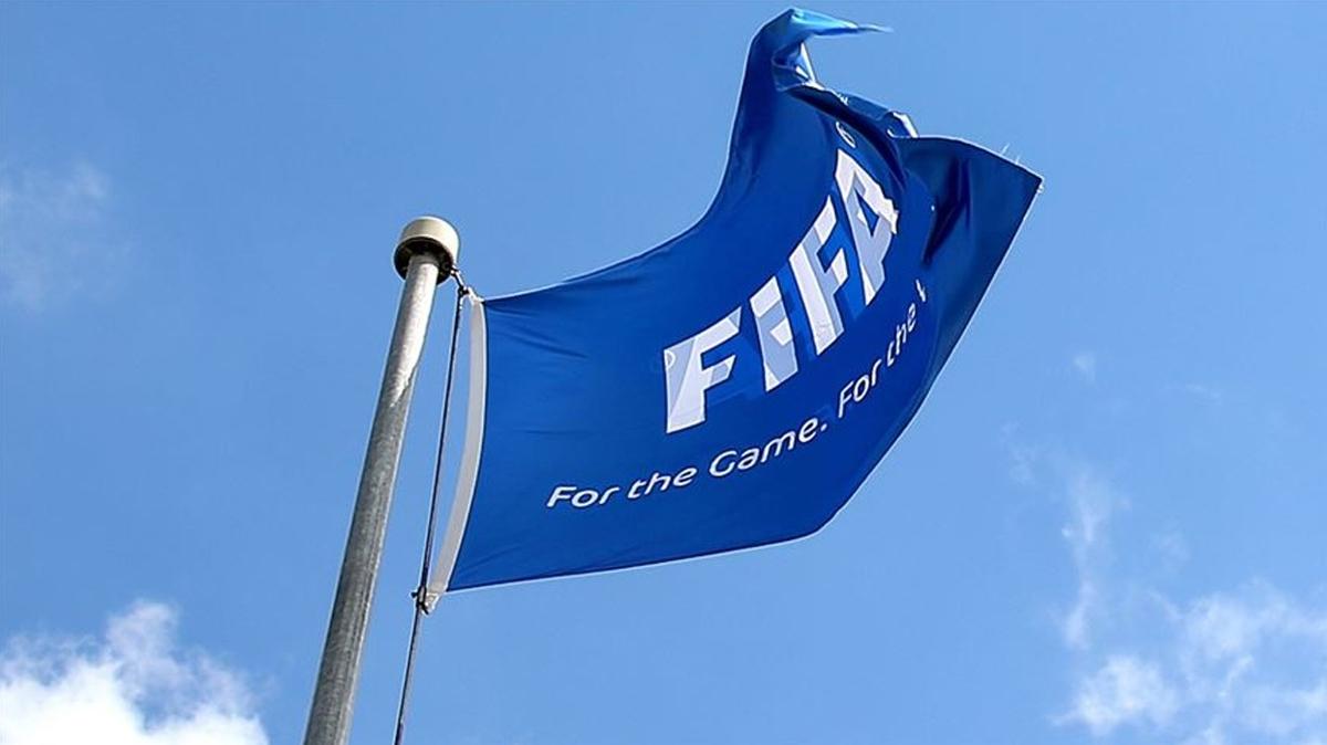 3 dnem transfer yasa! FIFA'dan Trk kulbne ceza