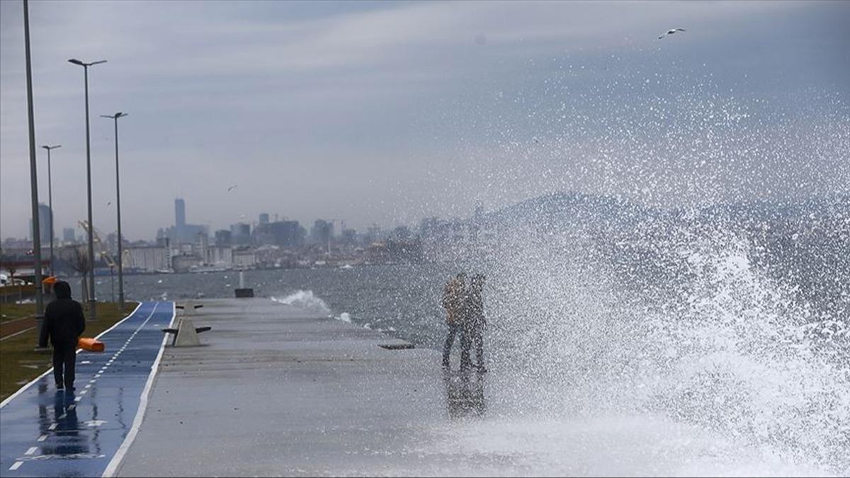 Marmara'da iddetli lodos: Deniz ulam aksyor