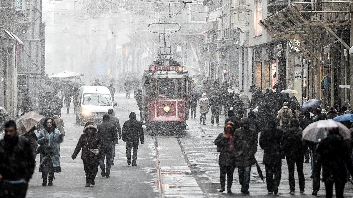 Meteoroloji tarih verdi! stanbul'a kar geliyor