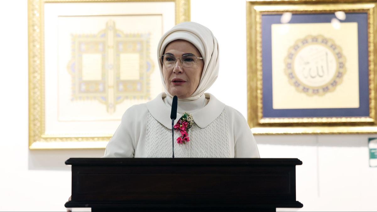 Emine Erdoan: Dnyay kanla boyamak isteyenlere kar, iyilii, gzellii ve erdemi oaltmakta yaranlardan olabilmeyi diliyorum