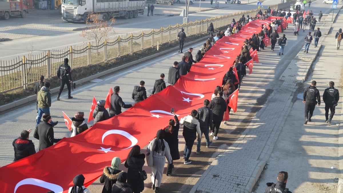 Hakkari'de retmenler, ehit meslektalar iin yrd