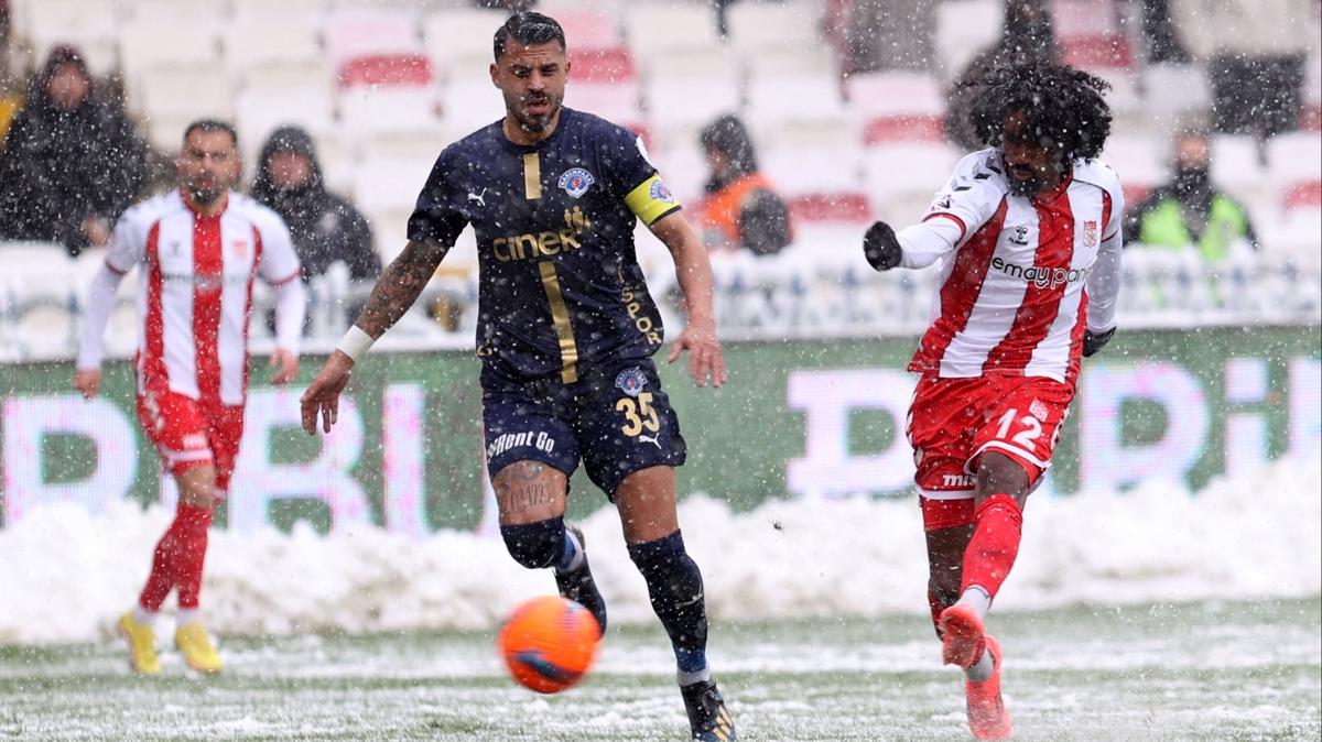 Sivasspor ile Kasmpaa 3 puan paylat