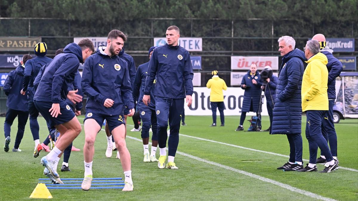 Fenerbahe, Slavia Prag mana hazr