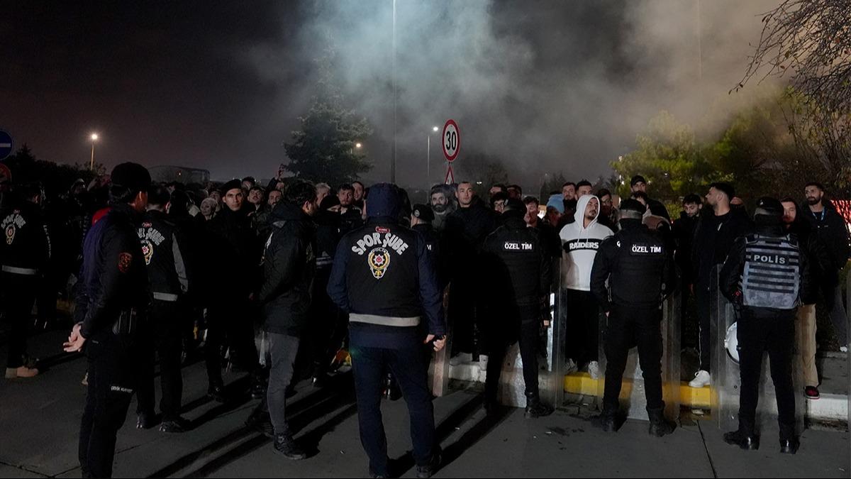 Beiktal taraftarlardan futbolculara sert tepki! Havalimannda protesto