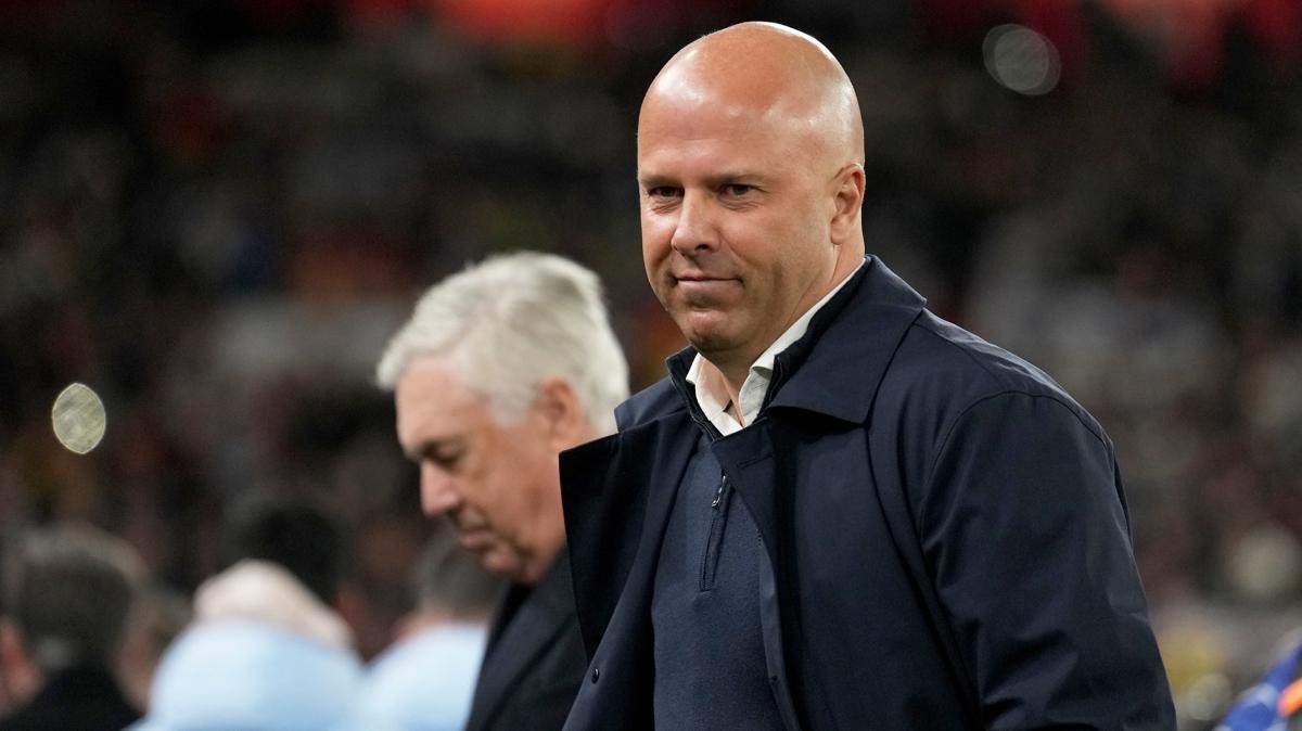 Arne Slot'tan Manchester City'e gnderme
