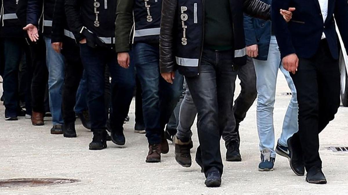 stanbul'da yasad silah ticareti yapanlara operasyon: 55 gzalt
